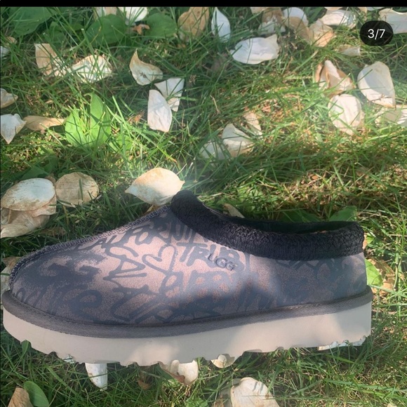 UGG Slides - Picture 3 of 6